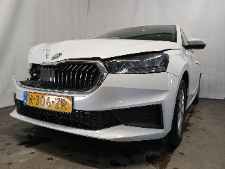 Damaged car Skoda Fabia Fabia IV (PJ3) Hatchback 5-drs 1.0 TSI 12V (DLAC) [70kW]  (06-2021/...=
) 2023/1