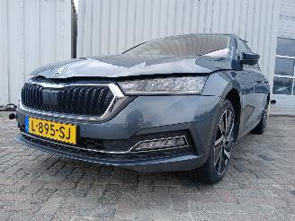 Damaged car Skoda Octavia Octavia Combi (NXAC) Combi 5-drs iV 1.4 TSI RS 16V (DGEA) [180kW]  (06=
-2020/...) 2021/7
