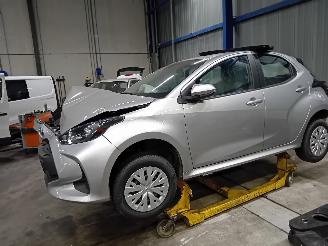 Vrakbiler auto Toyota Yaris Yaris IV (P21/PA1/PH1) Hatchback 1.5 12V Hybrid 115 (M15AFXE) [85kW]  =
(02-2020/...) 2023/3