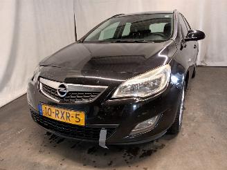 Auto incidentate Opel Astra Astra J Sports Tourer (PD8/PE8/PF8) Combi 1.4 16V ecoFLEX (A14XER(Euro=
 5)) [74kW]  (10-2010/10-2015) 2011/8