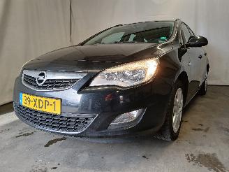 Auto incidentate Opel Astra Astra J Sports Tourer (PD8/PE8/PF8) Combi 1.4 16V ecoFLEX (A14XER(Euro=
 5)) [74kW]  (10-2010/10-2015) 2012/5