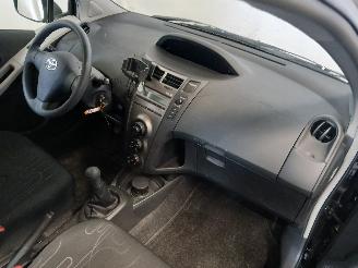 Toyota Yaris Yaris II (P9) Hatchback 1.0 12V VVT-i (1KR-FE) [51kW]  (08-2005/12-201=
1) picture 8