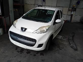 Vrakbiler auto Peugeot 107 107 Hatchback 1.0 12V (384F(1KR)) [50kW]  (06-2005/05-2014) 2010/1
