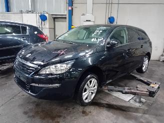 Salvage car Peugeot 308 308 SW (L4/L9/LC/LJ/LR) Combi 5-drs 1.6 BlueHDi 120 (DV6FC(BHZ)) [88kW=
]  (03-2014/12-2021) 2015
