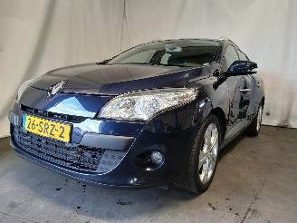 Auto incidentate Renault Mégane Megane III Grandtour (KZ) Combi 5-drs 2.0 16V CVT (M4R-F713) [103kW]  =
(05-2009/02-2016) 2010/10