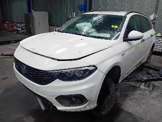 Salvage car Fiat Tipo Tipo (356W/357W) Combi 1.4 T-Jet 16V (940.B.7000(Euro 6)) [88kW]  (03-=
2016/10-2020) 2019