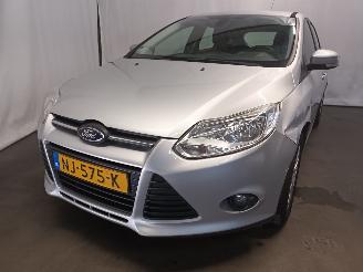 krockskadad bil auto Ford Focus Focus 3 Hatchback 1.6 Ti-VCT 16V 125 (PNDA) [92kW]  (07-2010/05-2018) 2014/6