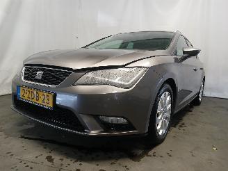 krockskadad bil auto Seat Leon Leon ST (5FF) Combi 5-drs 1.6 TDI 16V (CRKB) [81kW]  (09-2013/08-2020)= 2014/12