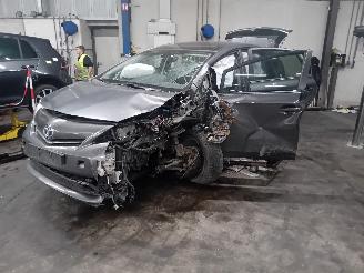  Toyota Prius Prius Plus (ZVW4) MPV 1.8 Hybrid 16V (2ZRFXE) [100kW]  (05-2011/...) 2013