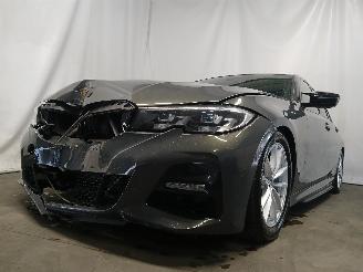 Vaurioauto  passenger cars BMW 3-serie 3 serie (G20) Sedan 320i 2.0 TwinPower Turbo 16V (B48-B20A) [135kW]  (=
03-2019/...) 2020/8