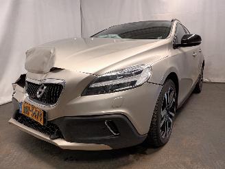 krockskadad bil auto Volvo V-40 V40 Cross Country (MZ) Hatchback 5-drs 1.5 T3 16V Geartronic (B4154T4(=
Euro 6b)) [112kW]  (04-2015/08-2019) 2018/10