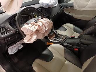 Volvo V-40 V40 Cross Country (MZ) Hatchback 5-drs 1.5 T3 16V Geartronic (B4154T4(=
Euro 6b)) [112kW]  (04-2015/08-2019) picture 12