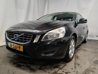 Unfallwagen Volvo V-60 V60 I (FW/GW) Combi 1.6 T3 16V (B4164T3(Euro 5)) [110kW]  (09-2010/12-=
2015) 2011/10