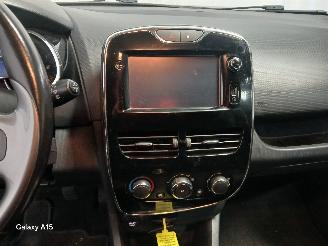 Renault Clio Clio IV Estate/Grandtour (7R) Combi 5-drs 0.9 Energy TCE 90 12V (H4B-4=
00(H4B-A4)) [66kW]  (01-2013/08-2021) picture 17