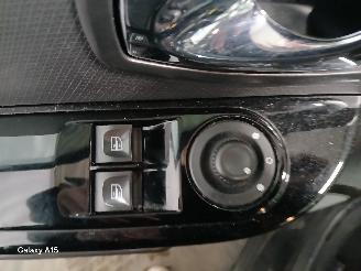 Renault Clio Clio IV Estate/Grandtour (7R) Combi 5-drs 0.9 Energy TCE 90 12V (H4B-4=
00(H4B-A4)) [66kW]  (01-2013/08-2021) picture 13