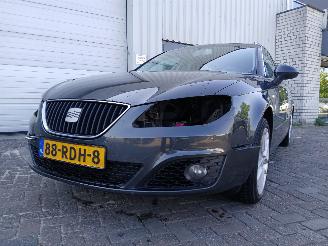 Vaurioauto  passenger cars Seat Exeo Exeo ST (3R5) Combi 2.0 TDI 16V (CAGA) [105kW]  (05-2009/05-2013) 2011/5