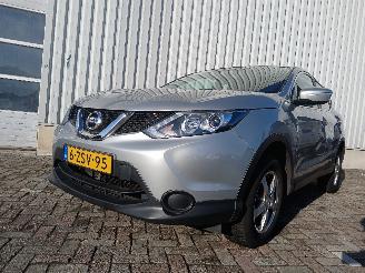 Damaged car Nissan Qashqai Qashqai (J11) SUV 1.2 DIG-T 16V (HRA2DDT) [85kW]  (11-2013/...) 2014/4