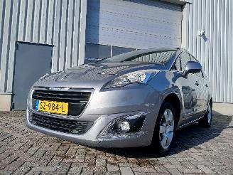 Unfallwagen Peugeot 5008 5008 I (0A/0E) MPV 1.6 HDiF 16V (DV6C(9HD)) [84kW]  (03-2013/03-2017) 2015/3