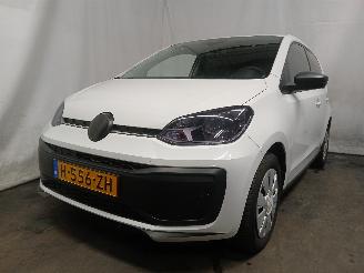damaged passenger cars Volkswagen Up! Up! (121) Hatchback 1.0 12V 60 (CHYE) [44kW]  (08-2011/08-2020) 2020/6