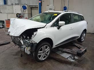 Vrakbiler auto Renault Clio Clio IV Estate/Grandtour (7R) Combi 5-drs 0.9 Energy TCE 90 12V (H4B-4=
08(H4B-B4)) [66kW]  (01-2013/08-2021) 2019/6