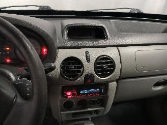 Renault Kangoo Kangoo (KC) MPV 1.2 16V (D4F-712(D4F-B7)) [55kW]  (06-2001/01-2008) picture 16