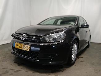Vaurioauto  passenger cars Volkswagen Golf Golf VI (5K1) Hatchback 1.6 TDI 16V (CAYC(Euro 5)) [77kW]  (02-2009/11=
-2012) 2011/6