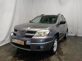 Vaurioauto  passenger cars Mitsubishi Outlander Outlander (CU) SUV 2.0 16V 4x2 (4G63(16V)) [100kW]  (05-2003/10-2006) 2007/6