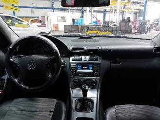 Mercedes C-klasse C (W203) Sedan 1.8 C-180K 16V (M271.946) [105kW]  (05-2002/02-2007) picture 5