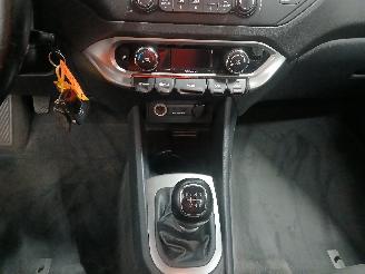 Kia Rio Rio III (UB) Hatchback 1.1 CRDi VGT 12V (D3FA) [55kW]  (09-2011/12-201=
7) picture 17