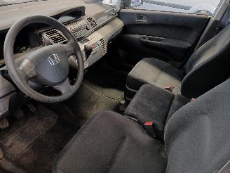 Honda Fr-v FR-V (BE) MPV 1.7 16V (D17A2) [92kW]  (02-2005/12-2006) picture 14