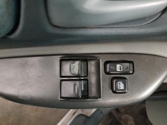 Toyota Yaris Yaris (P1) Hatchback 1.3 16V VVT-i (2NZFE) [63kW]  (08-1999/11-2005) picture 13