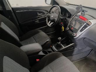 Kia Cee d Cee'd Sporty Wagon (EDF) Combi 1.4 16V (G4FA) [66kW]  (07-2009/12-2012=
) picture 9