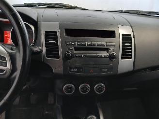 Mitsubishi Outlander Outlander (CW) SUV 2.4 16V Mivec 4x2 (4B12) [125kW]  (11-2006/11-2012)= picture 20