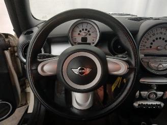 Mini Mini Mini (R56) Hatchback 1.6 Cooper D 16V (DV6TED4(9HZ)) [80kW]  (11-2006/=
09-2010) picture 17