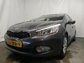 Coche accidentado Kia Cee d Cee'd Sportswagon (JDC5) Combi 1.6 GDI 16V (G4FD) [99kW]  (09-2012/12-=
2018) 2013/1