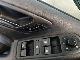 Volkswagen Golf Golf VI (5K1) Hatchback 1.6 TDI 16V (CAYC(Euro 5)) [77kW]  (02-2009/11=
-2012) picture 15