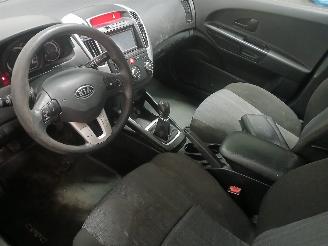 Kia Cee d Cee'd Sporty Wagon (EDF) Combi 1.4 16V (G4FA) [66kW]  (07-2009/12-2012=
) picture 12