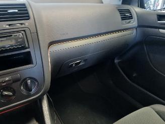 Volkswagen Golf Golf V (1K1) Hatchback 1.6 FSI 16V (BLF(Euro 4)) [85kW]  (10-2003/07-2=
008) picture 17