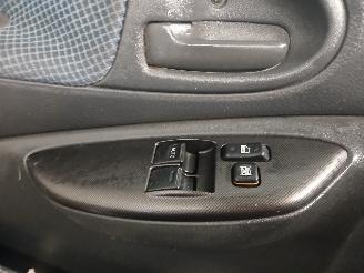 Toyota Yaris Yaris (P1) Hatchback 1.3 16V VVT-i (2SZFE) [64kW]  (04-2002/09-2005) picture 13