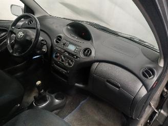 Toyota Yaris Yaris (P1) Hatchback 1.3 16V VVT-i (2SZFE) [64kW]  (04-2002/09-2005) picture 8