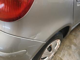 Toyota Yaris Yaris (P1) Hatchback 1.3 16V VVT-i (2SZFE) [64kW]  (04-2002/09-2005) picture 19