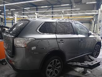 Mitsubishi Outlander Outlander (GF/GG) SUV 2.0 16V PHEV 4x4 (S61) [147kW]  (09-2017/12-2021=
) picture 3