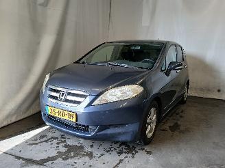 Damaged car Honda Fr-v FR-V (BE) MPV 1.7 16V (D17A2) [92kW]  (02-2005/12-2006) 2005/1