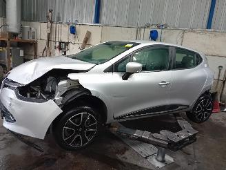 Vrakbiler auto Renault Clio Clio IV (5R) Hatchback 5-drs 0.9 Energy TCE 90 12V (H4B-408(H4B-B4)) [=
66kW]  (11-2012/08-2021) 2016/6