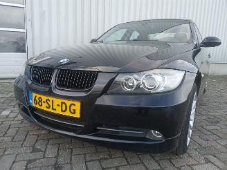 Vaurioauto  passenger cars BMW 3-serie 3 serie (E90) Sedan 330i 24V (N52-B30A) [190kW]  (12-2004/10-2011) 2006/2