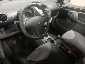 Peugeot 107 107 Hatchback 1.0 12V (384F(1KR)) [50kW]  (06-2005/05-2014) picture 12