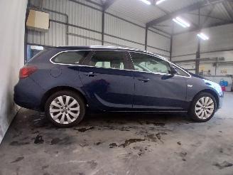 Opel Astra Astra J Sports Tourer (PD8/PE8/PF8) Combi 1.4 Turbo 16V (A14NET(Euro 5=
)) [103kW]  (10-2010/10-2015) picture 5