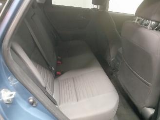 Toyota Auris Auris (E18) Hatchback 5-drs 1.8 16V Hybrid (2ZRFXE) [100kW]  (10-2012/=
03-2019) picture 10