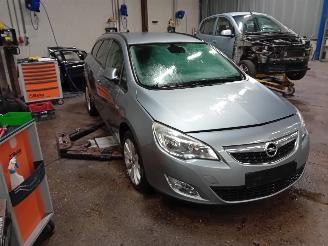 Opel Astra Astra J Sports Tourer (PD8/PE8/PF8) Combi 1.6 16V (A16XER(Euro 5)) [85=
kW]  (10-2010/10-2015) picture 2