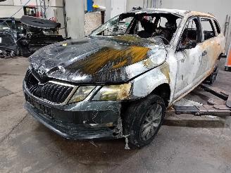 Démontage voiture Skoda Octavia Octavia Combi (5EAC) Combi 5-drs 1.0 TSI 12V (DKRF) [85kW]  (05-2016/0=
7-2020) 2019/4